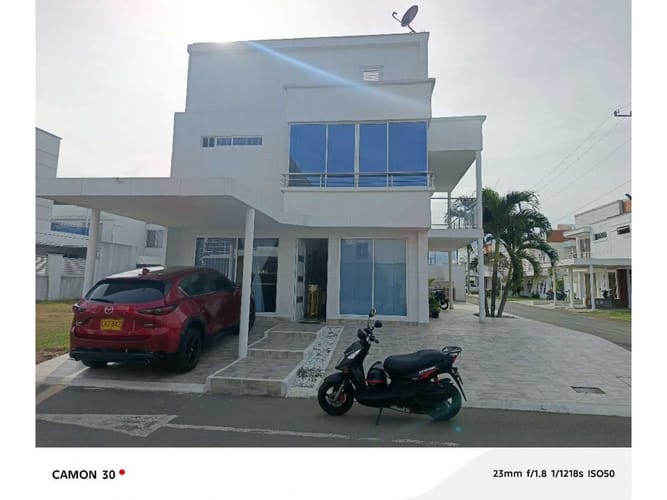 Casa de 6 alcobas en venta en Las Mercedes, Jamundí, 300 m² · foto 2 de 24