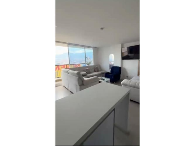 Apartamento de 3 alcobas en venta en Ricaurte, Bogotá, 79 m² · foto 2 de 23