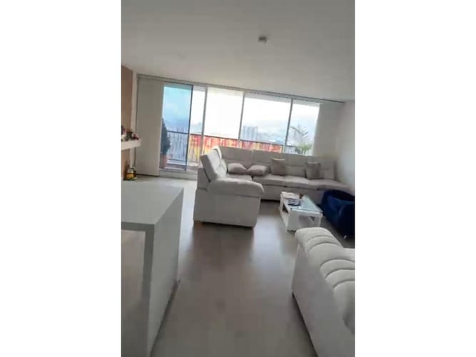 Apartamento de 3 alcobas en venta en Ricaurte, Bogotá, 79 m² · foto 3 de 23