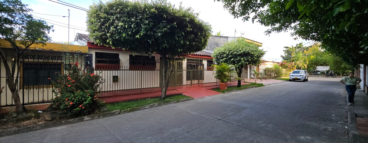 Casa de 5 alcobas en venta en La Independencia, Neiva, 217 m² · foto 2 de 24