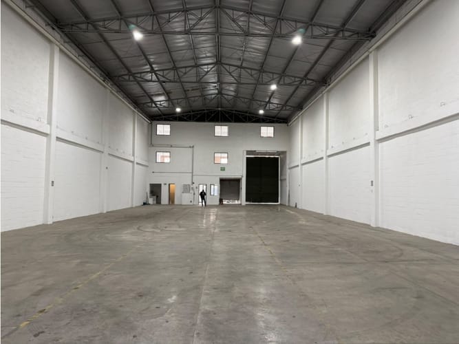Bodega en arriendo en La Tablaza, La Estrella, 906 m² · foto 2 de 12