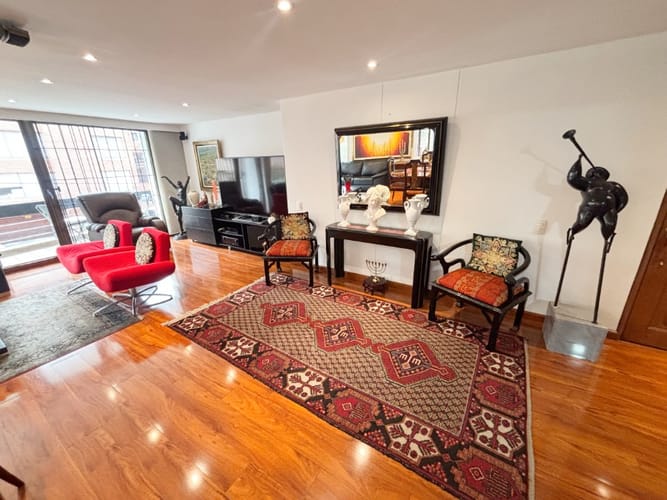 Apartamento de 3 alcobas en venta en Chicó Navarra, Bogotá, 220 m² · foto 2 de 17