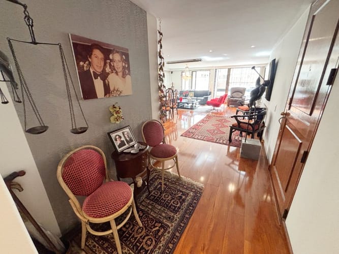Apartamento de 3 alcobas en venta en Chicó Navarra, Bogotá, 220 m² · foto 5 de 17