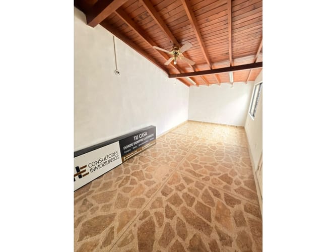 Oficina en arriendo en La Gloria, Medellín, 16 m² · foto 2 de 11