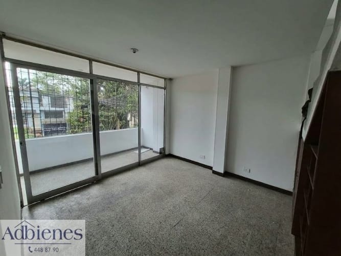 Casa de 7 alcobas en arriendo en La Almeria, Medellín, 400 m² · foto 2 de 20
