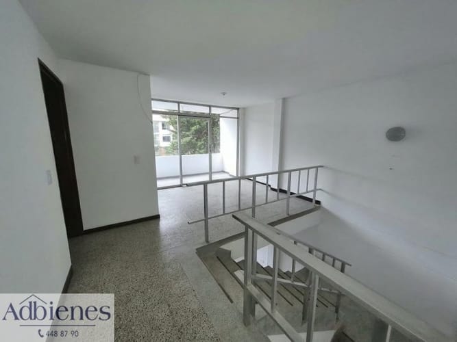 Casa de 7 alcobas en arriendo en La Almeria, Medellín, 400 m² · foto 5 de 20