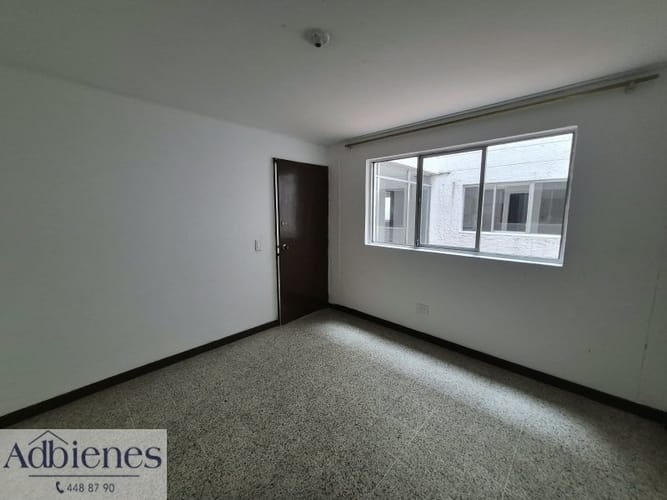 Casa de 7 alcobas en arriendo en La Almeria, Medellín, 400 m² · foto 7 de 20
