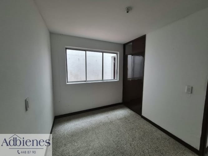 Casa de 7 alcobas en arriendo en La Almeria, Medellín, 400 m² · foto 8 de 20