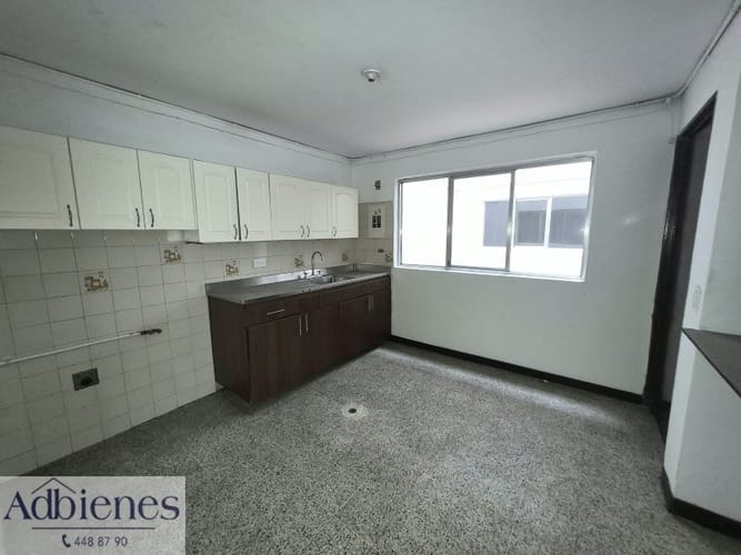 Casa de 7 alcobas en arriendo en La Almeria, Medellín, 400 m² · foto 9 de 20
