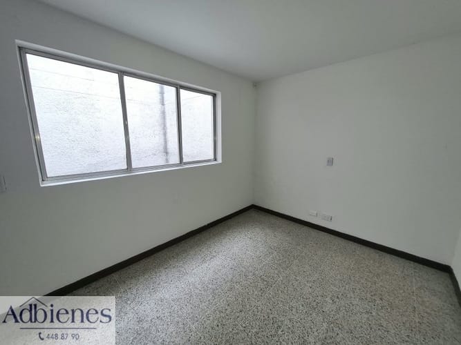 Casa de 7 alcobas en arriendo en La Almeria, Medellín, 400 m² · foto 12 de 20