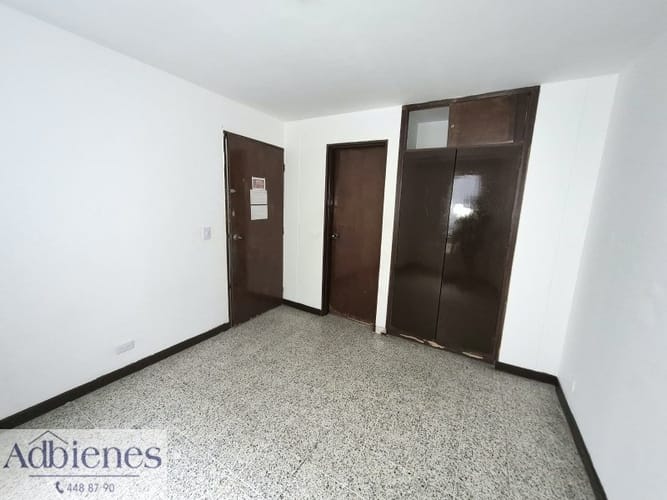 Casa de 7 alcobas en arriendo en La Almeria, Medellín, 400 m² · foto 13 de 20
