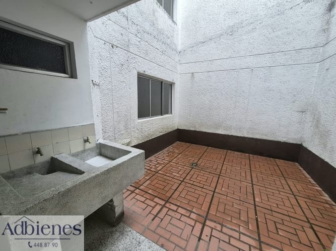 Casa de 7 alcobas en arriendo en La Almeria, Medellín, 400 m² · foto 15 de 20