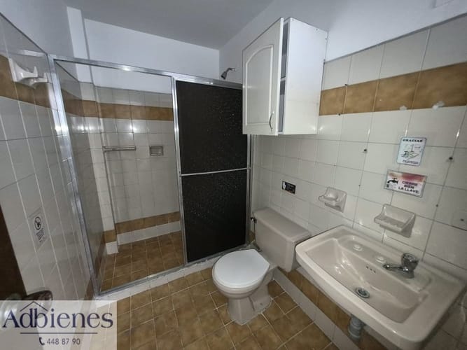 Casa de 7 alcobas en arriendo en La Almeria, Medellín, 400 m² · foto 18 de 20