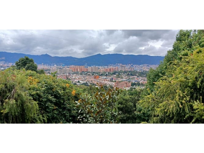 Apartamento en venta en Lindaraja, Bogotá · foto 2 de 24