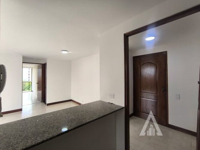 Apartamento de 1 alcoba en arriendo en El Tesoro, Medellín, 54 m² · foto 3 de 18