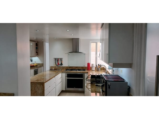 Apartamento de 3 alcobas en venta en Chicó Reservado, Bogotá, 210 m² · foto 11 de 24