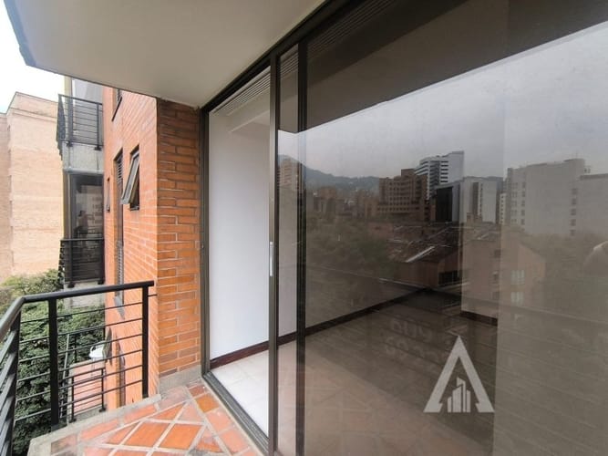 Apartamento de 1 alcoba en arriendo en El Tesoro, Medellín, 54 m² · foto 10 de 18
