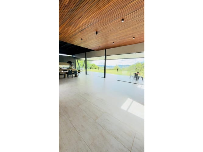 Casa de 3 alcobas en arriendo en Cabeceras De Llanogrande, Rionegro, 450 m² · foto 3 de 19