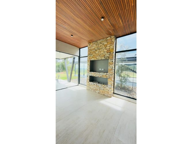 Casa de 3 alcobas en arriendo en Cabeceras De Llanogrande, Rionegro, 450 m² · foto 4 de 19