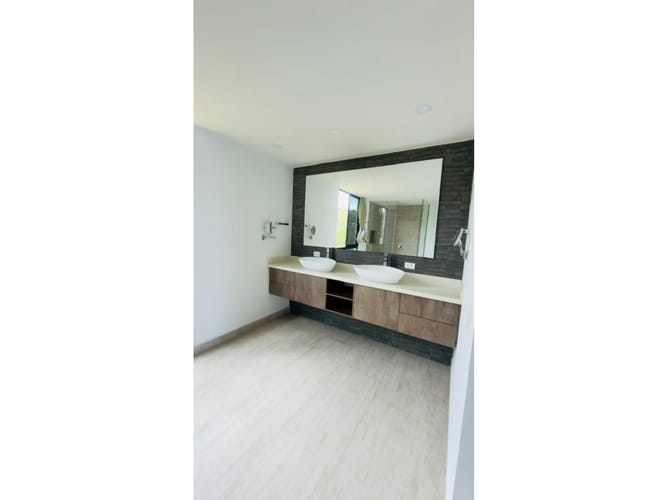 Casa de 3 alcobas en arriendo en Cabeceras De Llanogrande, Rionegro, 450 m² · foto 13 de 19