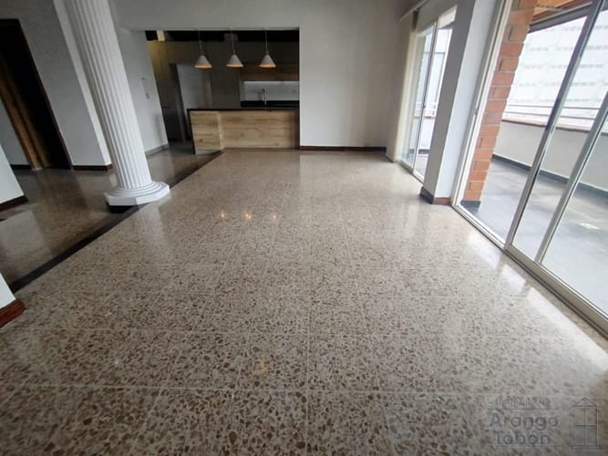 Apartamento de 3 alcobas en arriendo en Conquistadores, Medellín, 165 m² · foto 2 de 23
