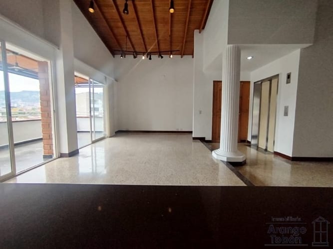 Apartamento de 3 alcobas en arriendo en Conquistadores, Medellín, 165 m² · foto 3 de 23