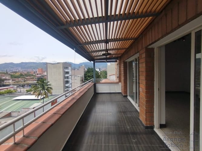 Apartamento de 3 alcobas en arriendo en Conquistadores, Medellín, 165 m² · foto 5 de 23