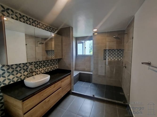 Apartamento de 3 alcobas en arriendo en Conquistadores, Medellín, 165 m² · foto 18 de 23