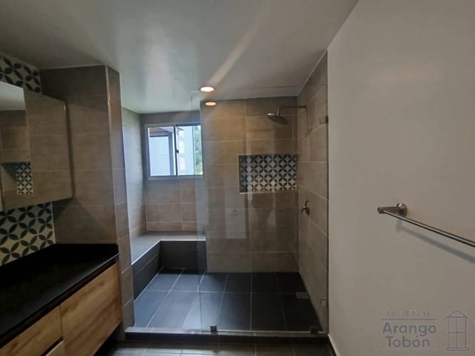 Apartamento de 3 alcobas en arriendo en Conquistadores, Medellín, 165 m² · foto 21 de 23