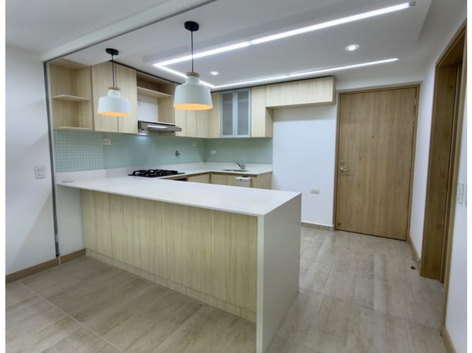 Apartamento de 3 alcobas en arriendo en Loma De Los Bernal, Medellín, 110 m² · foto 2 de 20
