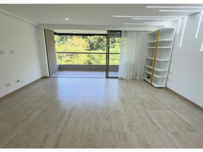 Apartamento de 3 alcobas en arriendo en Loma De Los Bernal, Medellín, 110 m² · foto 6 de 20
