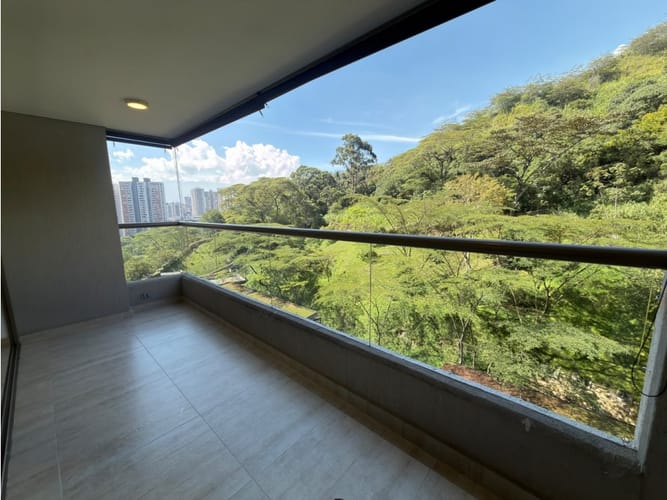 Apartamento de 3 alcobas en arriendo en Loma De Los Bernal, Medellín, 110 m² · foto 9 de 20