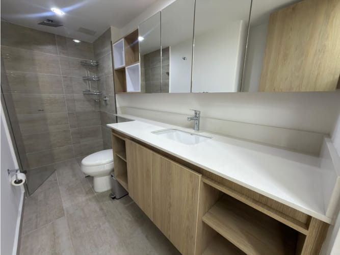 Apartamento de 3 alcobas en arriendo en Loma De Los Bernal, Medellín, 110 m² · foto 11 de 20