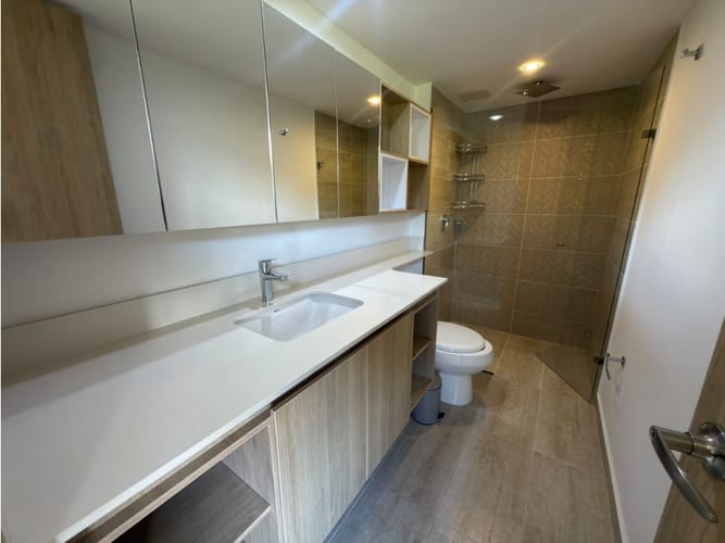 Apartamento de 3 alcobas en arriendo en Loma De Los Bernal, Medellín, 110 m² · foto 12 de 20