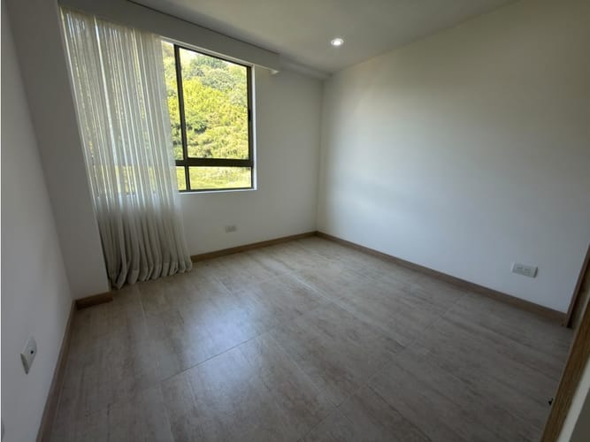Apartamento de 3 alcobas en arriendo en Loma De Los Bernal, Medellín, 110 m² · foto 17 de 20