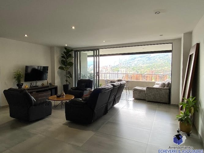 Apartamento de 2 alcobas en venta en Loma De Las Brujas, Envigado, 166 m² · foto 17 de 18