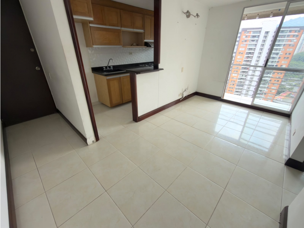 Apartamento en Arriendo en Loma de los bernal, Medellín
