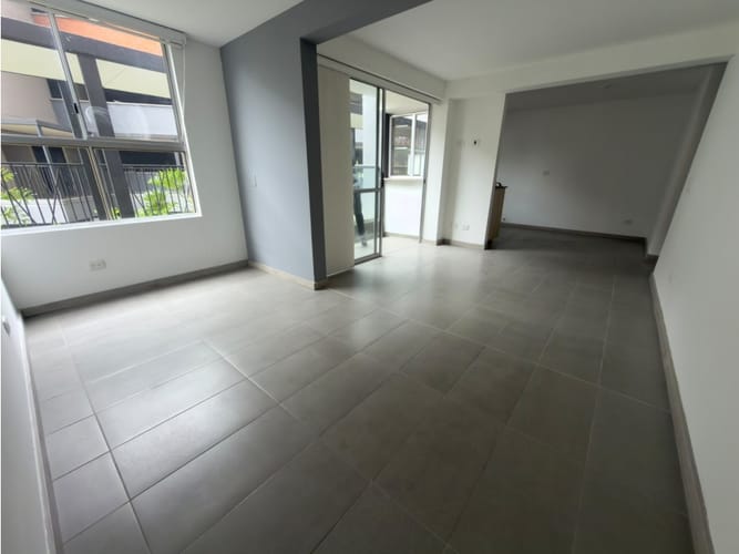 Apartamento de 2 alcobas en arriendo en Loma De Los Bernal, Medellín, 68 m² · foto 3 de 14
