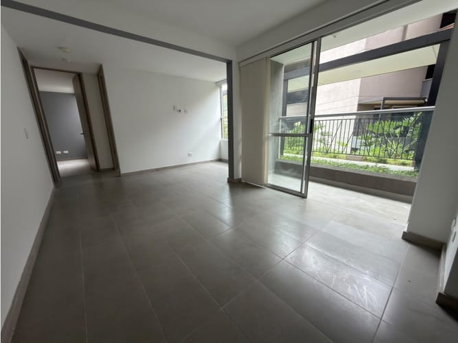 Apartamento de 2 alcobas en arriendo en Loma De Los Bernal, Medellín, 68 m² · foto 4 de 14