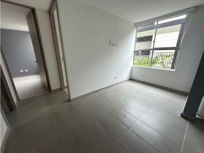 Apartamento de 2 alcobas en arriendo en Loma De Los Bernal, Medellín, 68 m² · foto 6 de 14