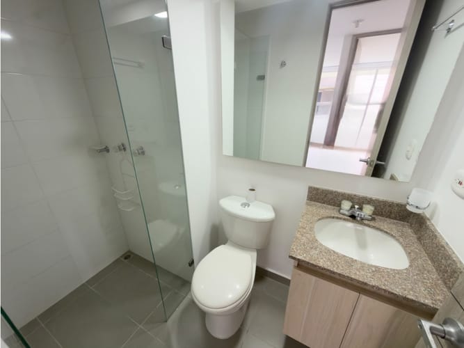Apartamento de 2 alcobas en arriendo en Loma De Los Bernal, Medellín, 68 m² · foto 7 de 14