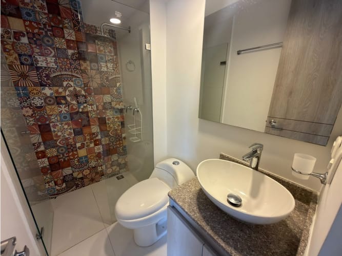 Apartamento de 2 alcobas en arriendo en Loma De Los Bernal, Medellín, 68 m² · foto 8 de 14