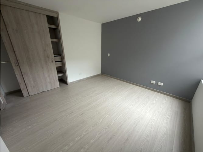 Apartamento de 2 alcobas en arriendo en Loma De Los Bernal, Medellín, 68 m² · foto 9 de 14
