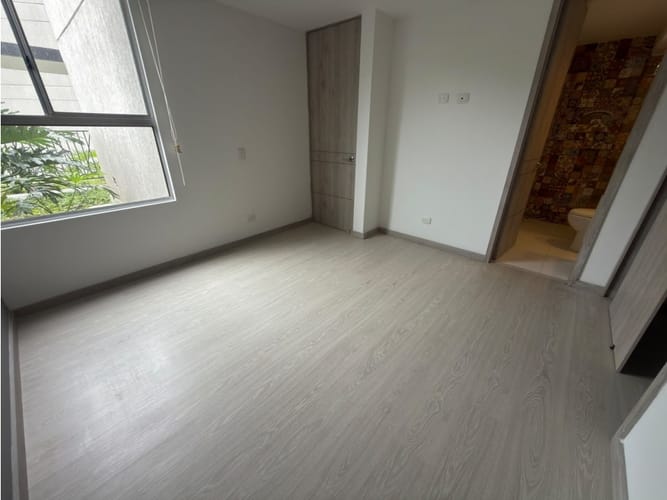 Apartamento de 2 alcobas en arriendo en Loma De Los Bernal, Medellín, 68 m² · foto 10 de 14