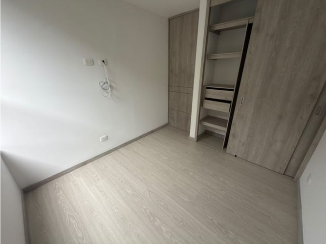 Apartamento de 2 alcobas en arriendo en Loma De Los Bernal, Medellín, 68 m² · foto 11 de 14