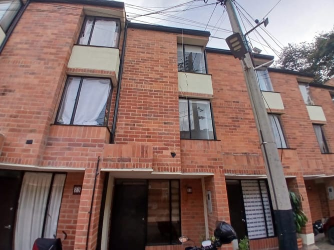 Casa de 3 alcobas en arriendo en Portales Del Norte, Bogotá, 100 m² · foto 2 de 24