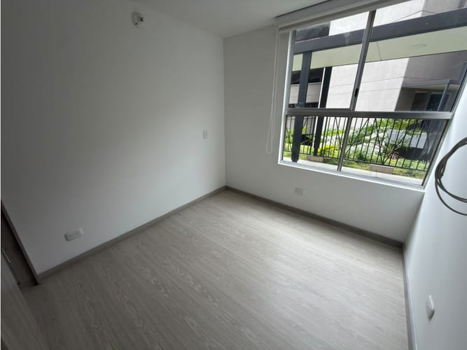 Apartamento de 2 alcobas en arriendo en Loma De Los Bernal, Medellín, 68 m² · foto 12 de 14