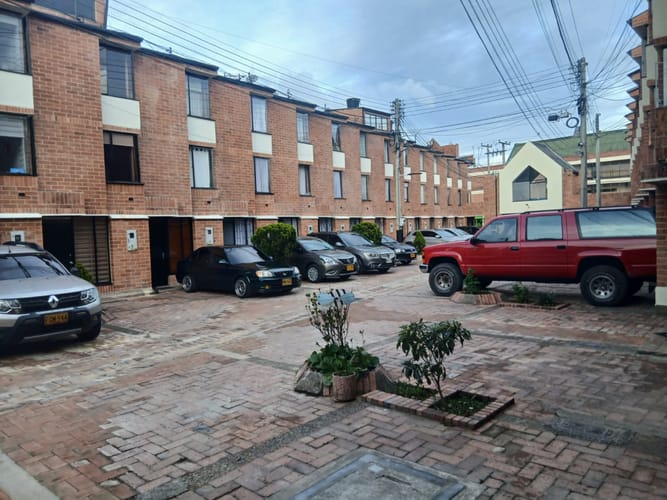 Casa de 3 alcobas en arriendo en Portales Del Norte, Bogotá, 100 m² · foto 3 de 24