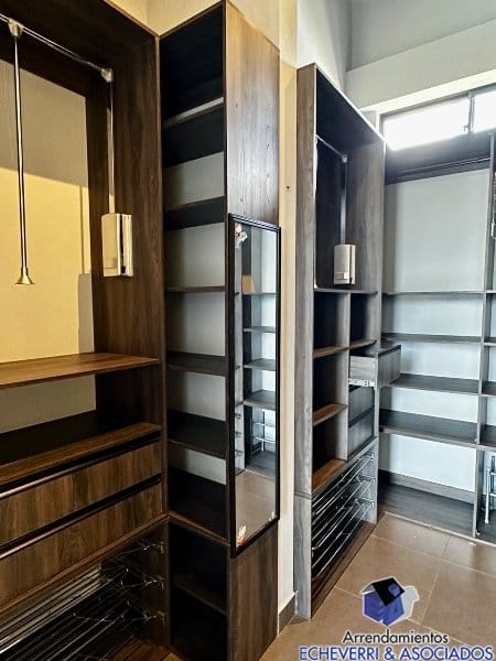 Casa de 4 alcobas en venta en Las Palmas, Medellín, 1480 m² · foto 4 de 24