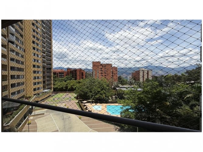 Apartamento de 3 alcobas en venta en Castropol, Medellín, 154 m² · foto 5 de 15